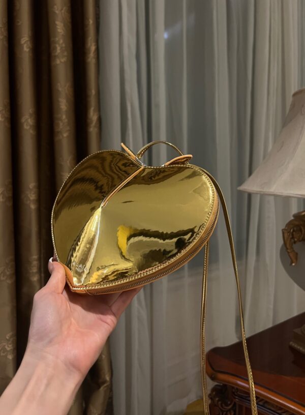 ALAlA LE CEUR The most popular heart-shaped bag -L21cm with original box free shipping