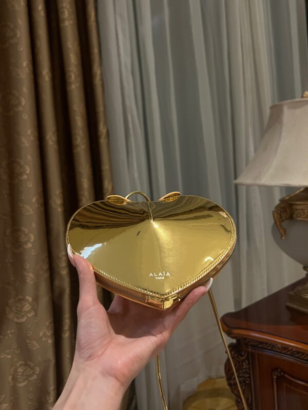 ALAlA LE CEUR The most popular heart-shaped bag -L21cm with original box free shipping
