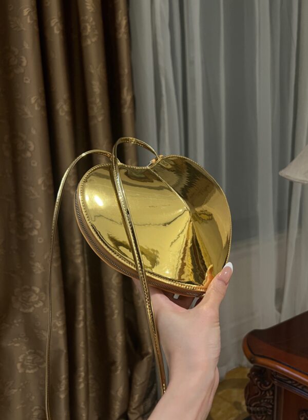 ALAlA LE CEUR The most popular heart-shaped bag -L21cm with original box free shipping