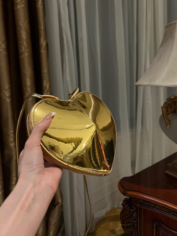 ALAlA LE CEUR The most popular heart-shaped bag -L21cm with original box free shipping