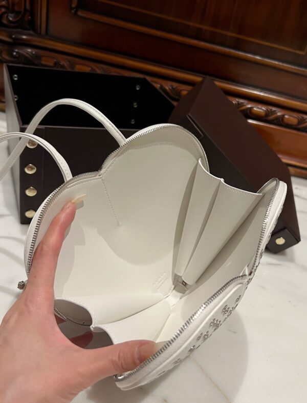 ALAlA LE CEUR The most popular heart-shaped bag -L21cm with original box free shipping