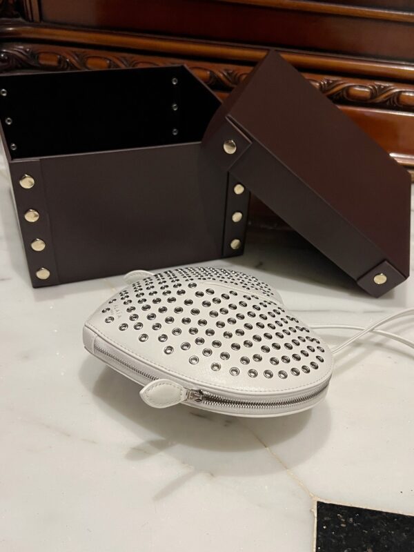 ALAlA LE CEUR The most popular heart-shaped bag -L21cm with original box free shipping