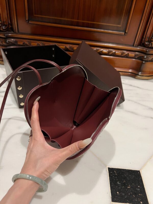 ALAlA LE CEUR The most popular heart-shaped bag -L21cm with original box free shipping