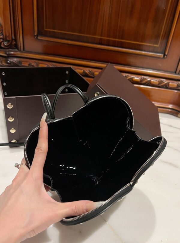 ALAlA LE CEUR The most popular heart-shaped bag -L21cm with original box free shipping