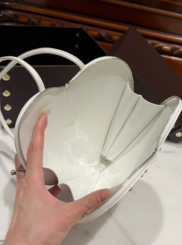 ALAlA LE CEUR The most popular heart-shaped bag -L21cm with original box free shipping