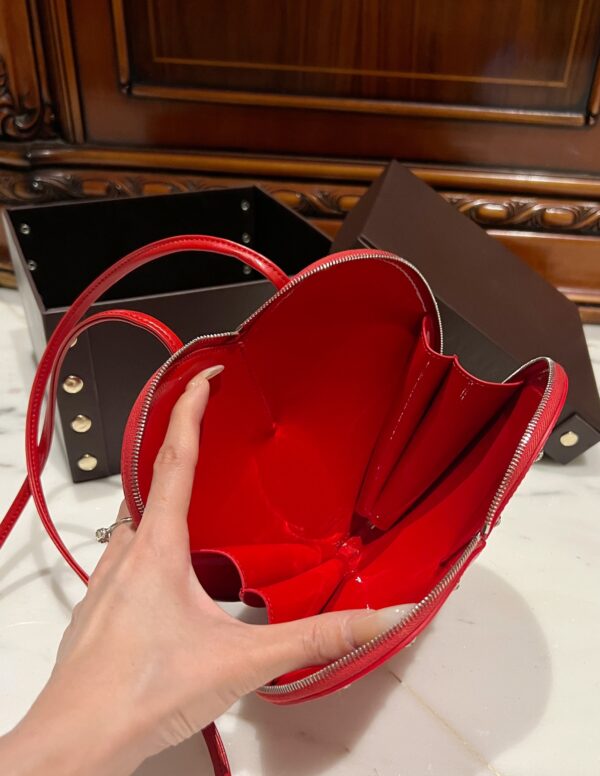 ALAlA LE CEUR The most popular heart-shaped bag -L21cm with original box free shipping