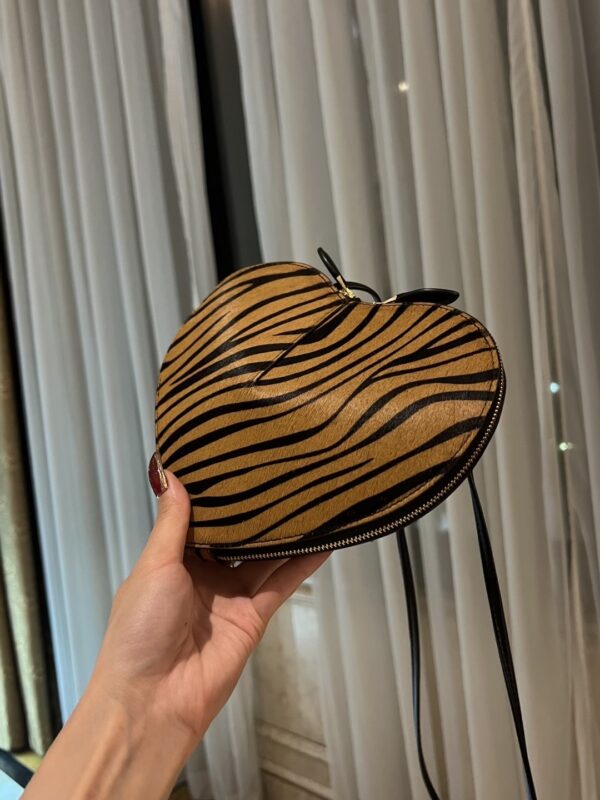 ALAlA LE CEUR The most popular heart-shaped bag -L21cm with original box free shipping