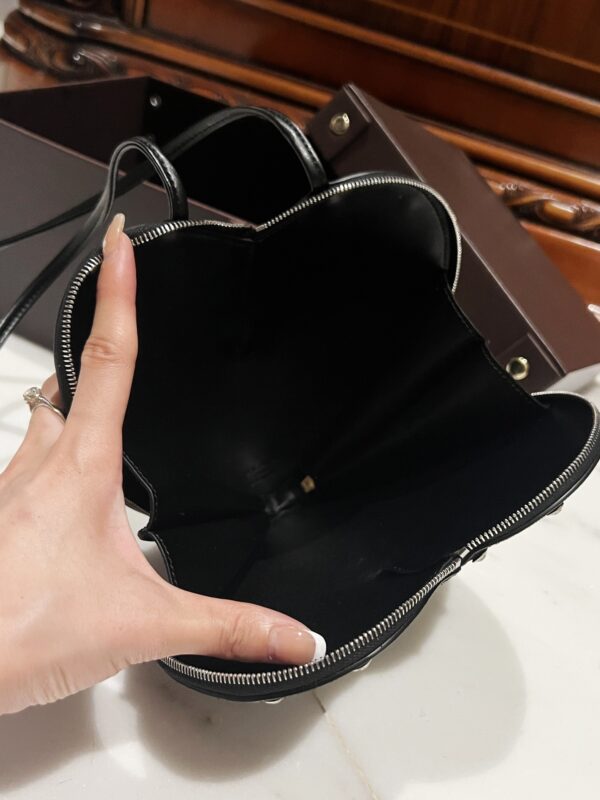 ALAlA LE CEUR The most popular heart-shaped bag -L21cm with original box free shipping