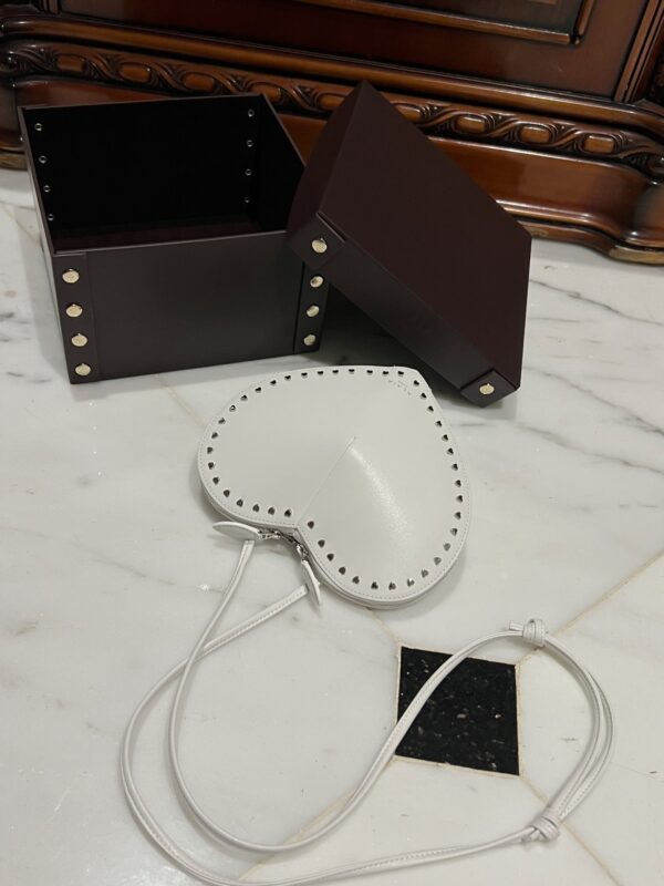 ALAlA LE CEUR The most popular heart-shaped bag -L21cm with original box free shipping