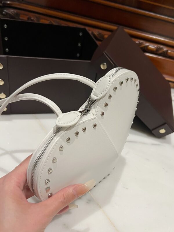 ALAlA LE CEUR The most popular heart-shaped bag -L21cm with original box free shipping