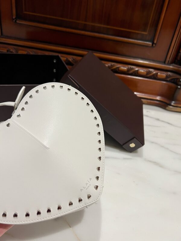ALAlA LE CEUR The most popular heart-shaped bag -L21cm with original box free shipping