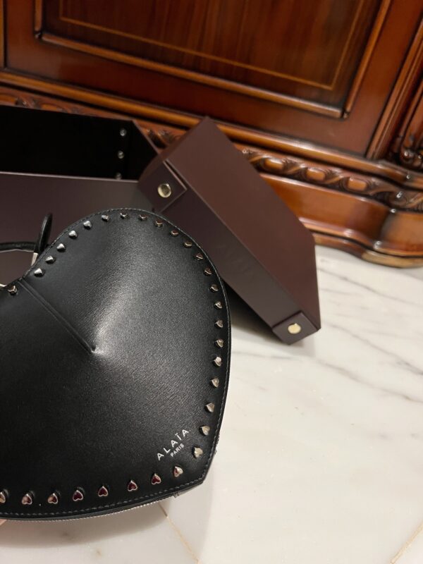 ALAlA LE CEUR The most popular heart-shaped bag -L21cm with original box free shipping