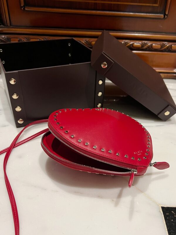 ALAlA LE CEUR The most popular heart-shaped bag -L21cm with original box free shipping