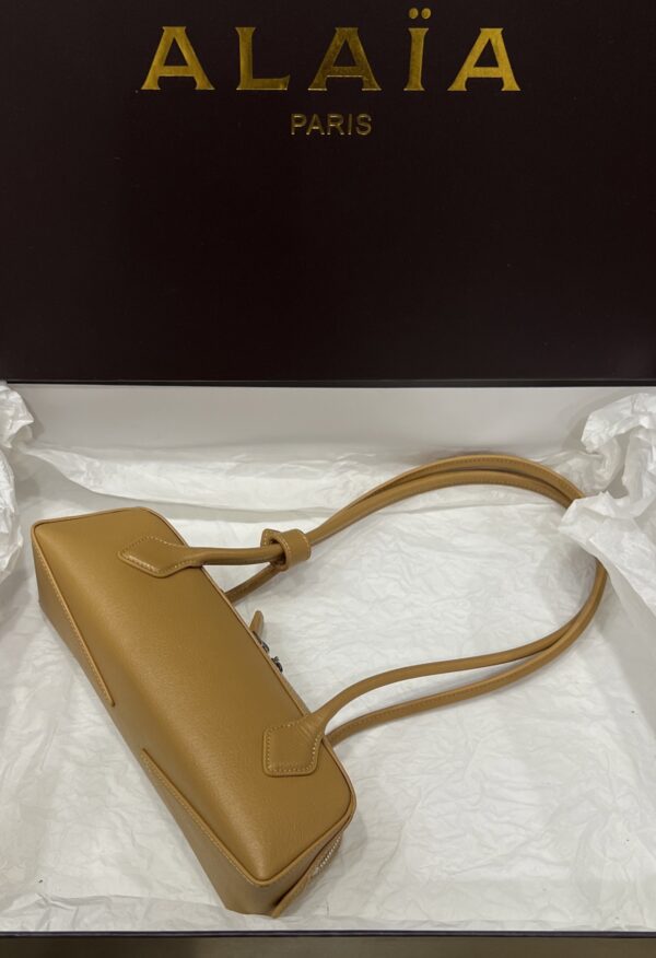 Alaia Le Teckel Dachshund Bag -27cm with original box free shipping