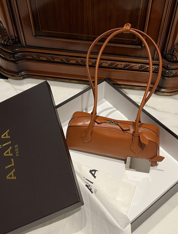 Alaia Le Teckel Dachshund Bag -33cm with original box free shipping